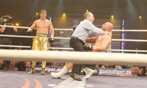 Marco Huck Retains title