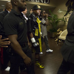 Floyd Mayweather walks out with Lil Wayne