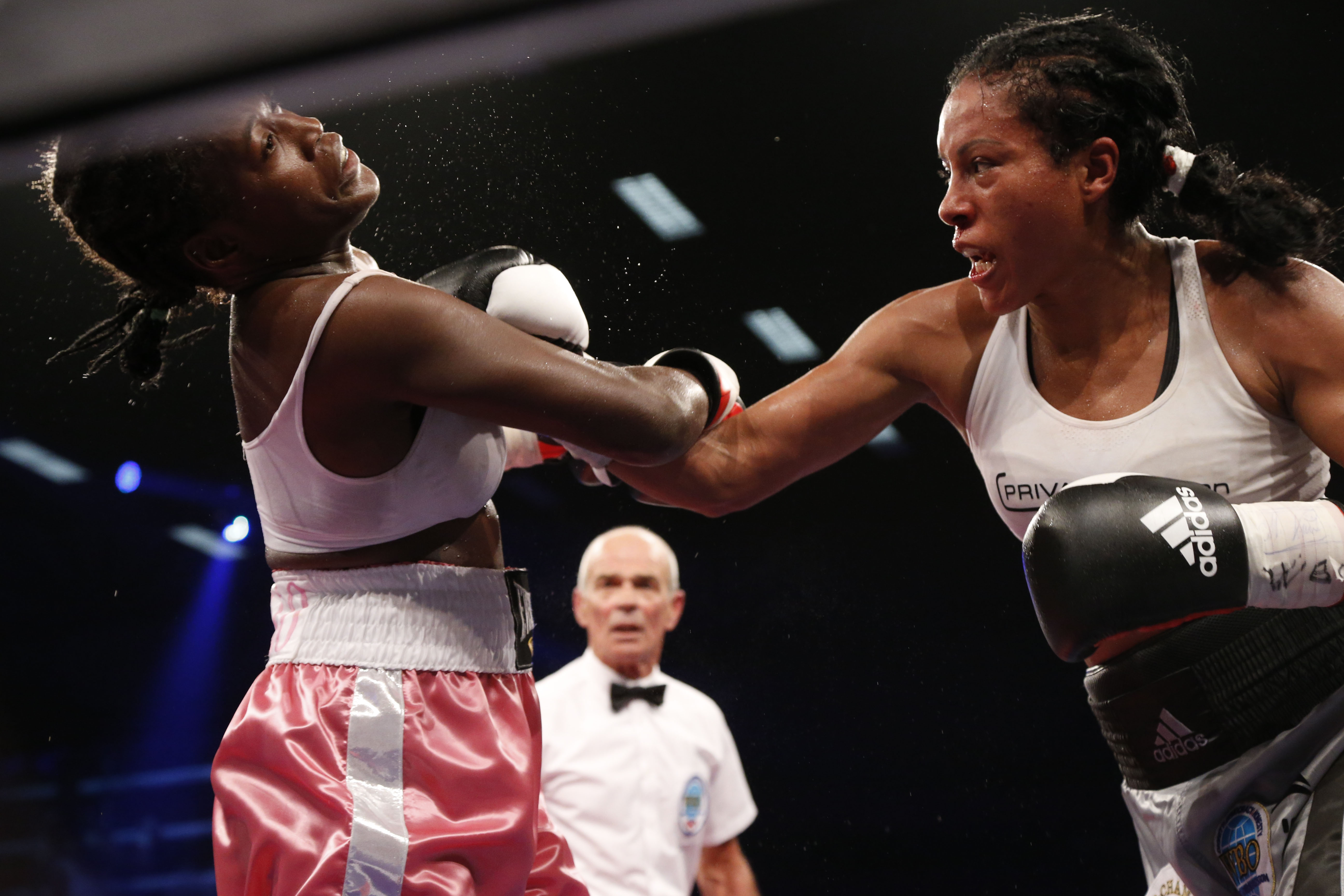 Oxandia Castillo, Cecilia Braekhus - ProBoxing-Fans.com