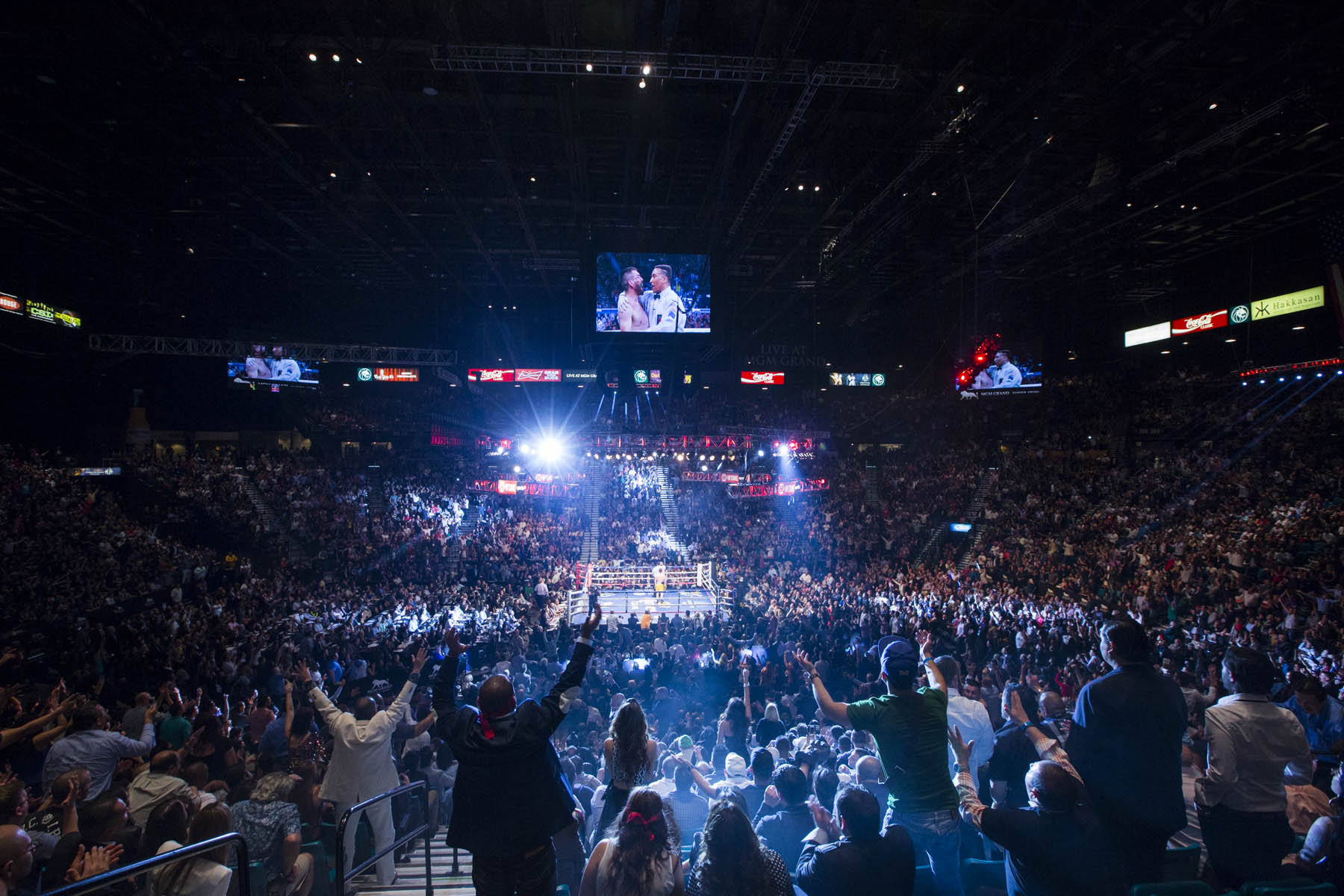 canelo vs angulo crowd - ProBoxing-Fans.com