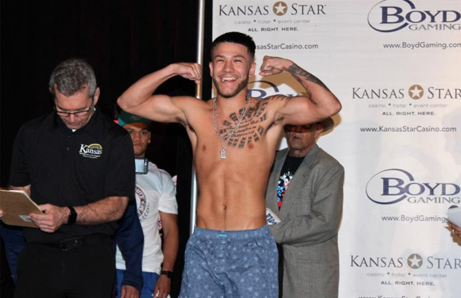 Weights-for-Nico-Hernandez-pro-debut-in-Kansas-Saturday-night-on-CBS-Sports-new