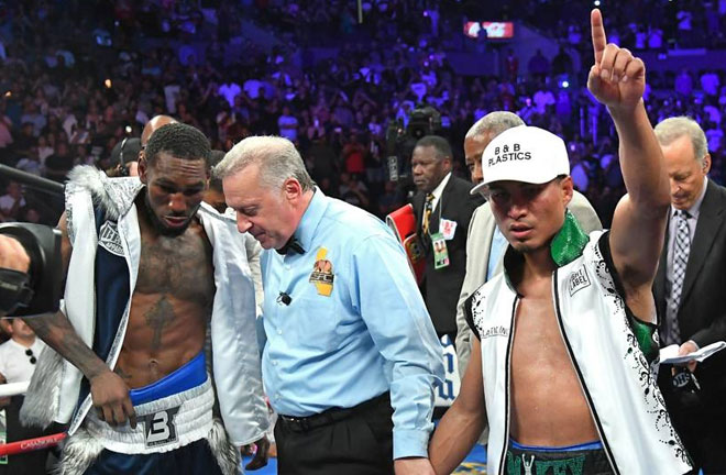 Garcia defeats Easter Jr to unify the Middleweight division. Photo Credit: Sporting News