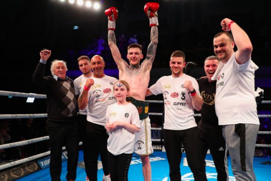 Gary Cully remained unbeaten as he beat Craig Woodruff.