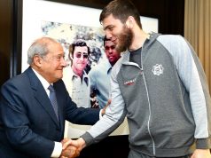 Top Rank Signs Light Heavyweight Contender Umar Salamov, Pictured with Bob Arum. Photo Credit: Mikey Williams / Top Rank.