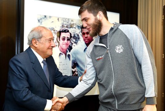 Top Rank Signs Light Heavyweight Contender Umar Salamov, Pictured with Bob Arum. Photo Credit: Mikey Williams / Top Rank.