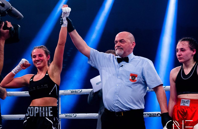 Sophie Alisch is currently undefeated after five professional bouts. Photo Credit: boxen.de