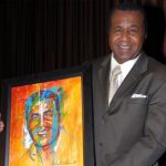 Emanuel Steward looking proud with his portrait by Richard T Slone. Photo Credit: @SloneArt Twitter