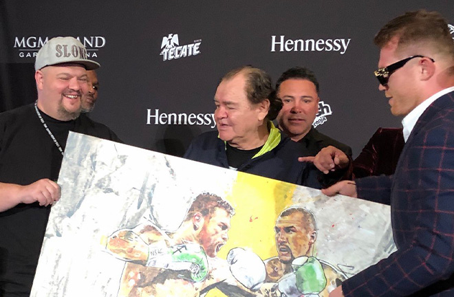 Slone presenting Saul 'Canelo' Alvarez with a canvas of him and Sergey Kovalev. Photo Credit: @SloneArt Twitter