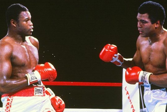 Larry Holmes taking on former sparring partner, Muhammad Ali. Photo Credit: Sports Illustrated.