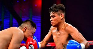 Emanuel Navarrete cruised to a sixth round stoppage over Uriel Lopez in Mexico Photo Credit: Zanfer Promotions