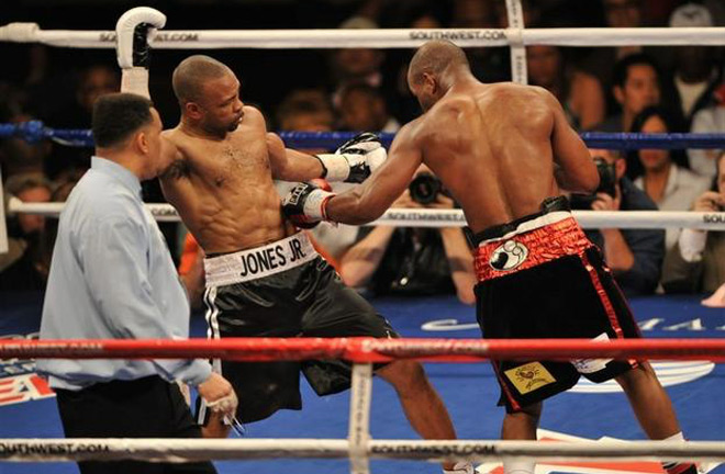 Roy Jones Jr facing Bernard Hopkins. Photo Credit: Project Medishare