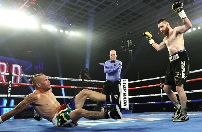 'Cassius' Clay Collard landed three knockdowns on route to victory over Lorawnt T. Nelson Photo Credit: Mikey Williams/Top Rank