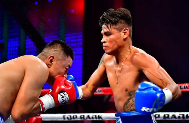 Emanuel Navarette is on course to fight for Stevenson's former title after vacating his WBO Super Bantamweight belt Photo Credit: Mikey Williams/Top Rank