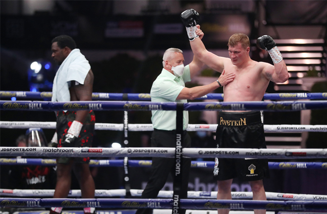 Povetkin celebrates as Whyte is left despondent at the end Photo Credit: Mark Robinson/Matchroom Boxing