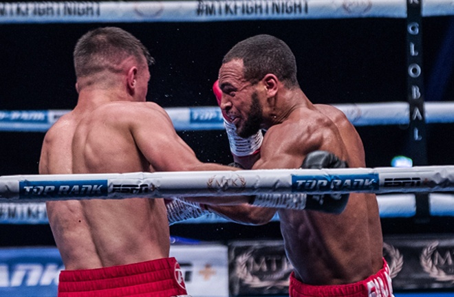 Harlem Eubank beat amateur rival Martin McDonagh with a final round stoppage Photo Credit: Scott Rawsthorne / MTK Global