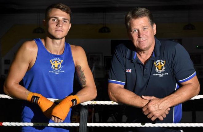 Davey alongside trainer Henry Wharton, a former three-time world title challenger