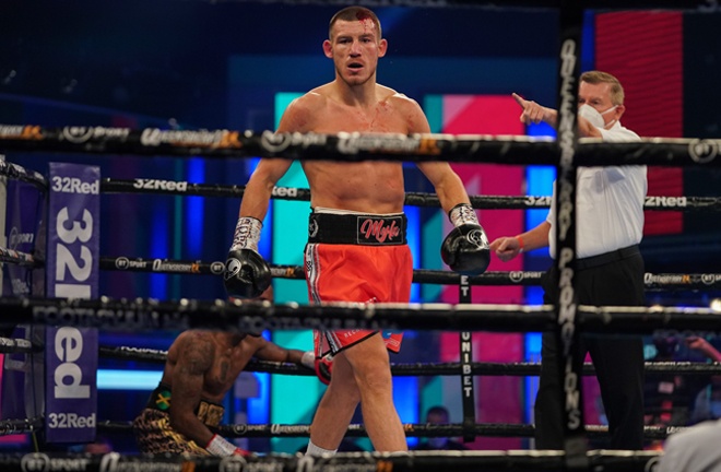 Williams clashed heads with Robinson before brutally pouncing on his man in the first round Photo Credit: Round 'N' Bout Media / Queensberry Promotions