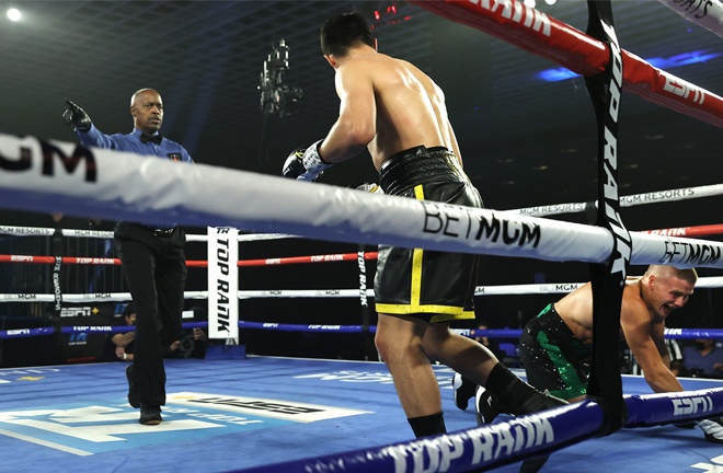 Zepeda knocked down Baranchyk four times Photo Credit: Mikey Williams / Top Rank