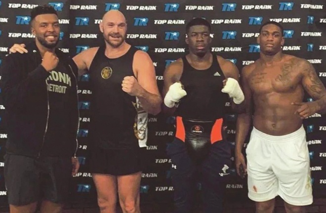 Anderson (far right) alongside George Fox (far left), Tyson Fury (left) & David Adeleye (right) Photo Credit: gfoxboxing IG