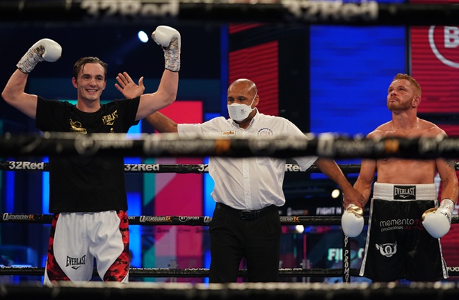 Willy Hutchinson stormed past Jose Miguel Fandino inside the opening round Photo Credit: Round 'N' Bout Media / Queensberry Promotions