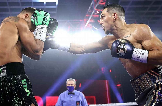 Lopez dominated the first half of the fight Photo Credit: Mikey Williams/Top Rank