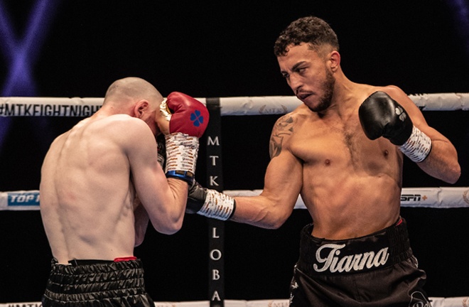 Michael McKinson remained unbeaten with a dominant win over Martin Harkin Photo Credit: Scott Rawsthorne / MTK Global