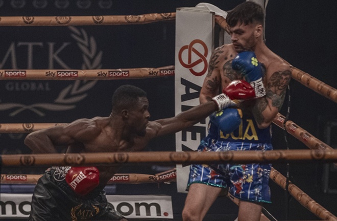 McKenna boxed effectively on the outside Photo Credit: Scott Rawsthorne / MTK Global