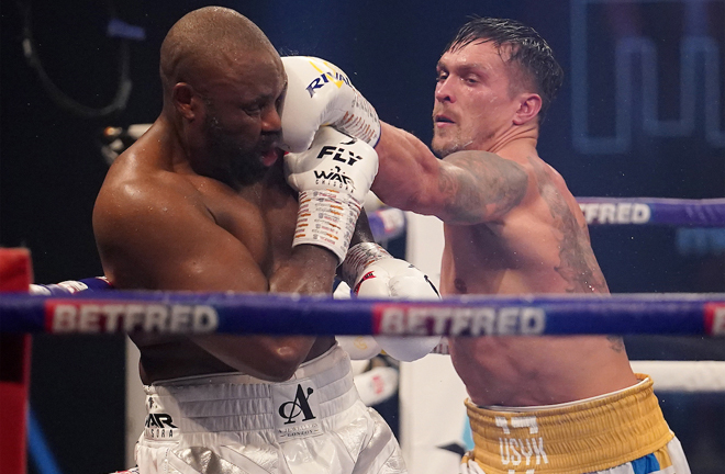 Usyk used his angles and footwork to have success in the middle rounds Photo Credit: Dave Thompson/Matchroom Boxing