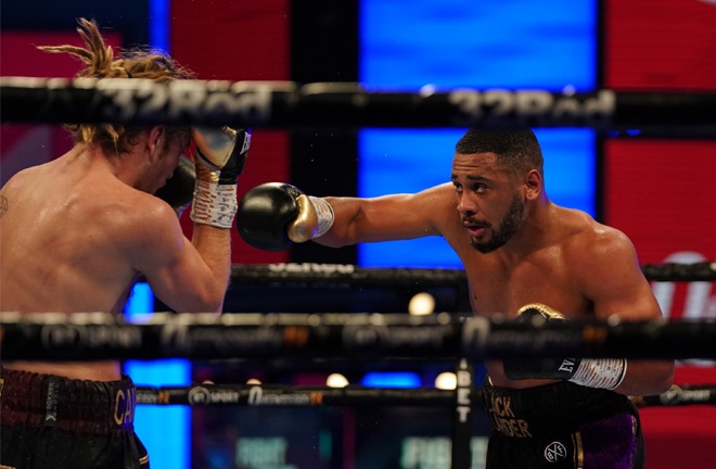 Caoimhin Agyarko stopped Robbie Chapman in the seventh round Photo Credit: Round 'N' Bout Media/Queensberry Promotions