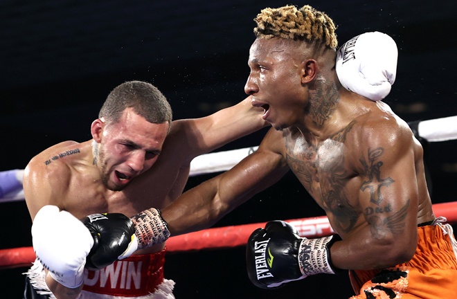 Joshua Greer Jr and Edwin Rodriguez could not be separated at the final bell Photo Credit: Please credit Mikey Williams/Top Rank via Getty Images
