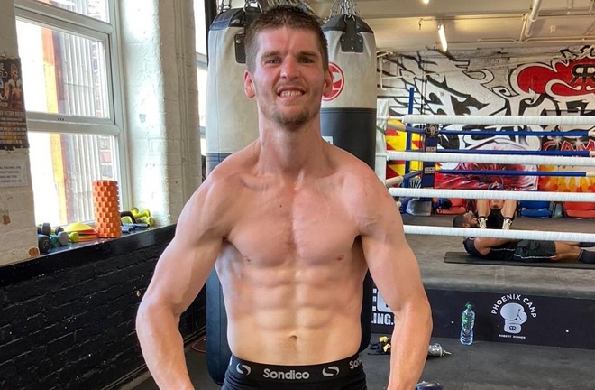 Macaulay McGowan fights for his first professional title Photo Credit: MTK Global