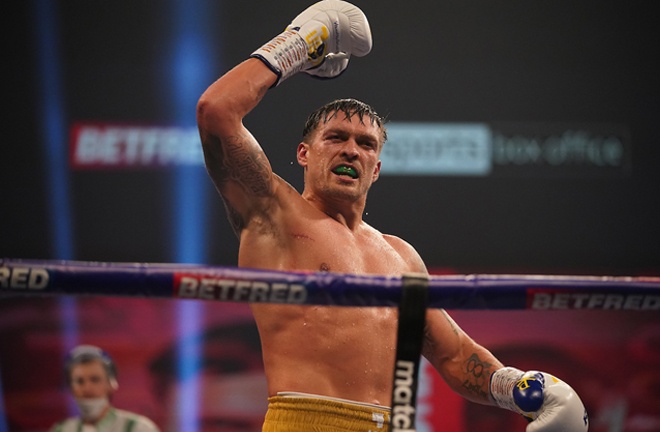 Usyk celebrates after securing a unanimous decision win Photo Credit: Mark Robinson/Matchroom Boxing