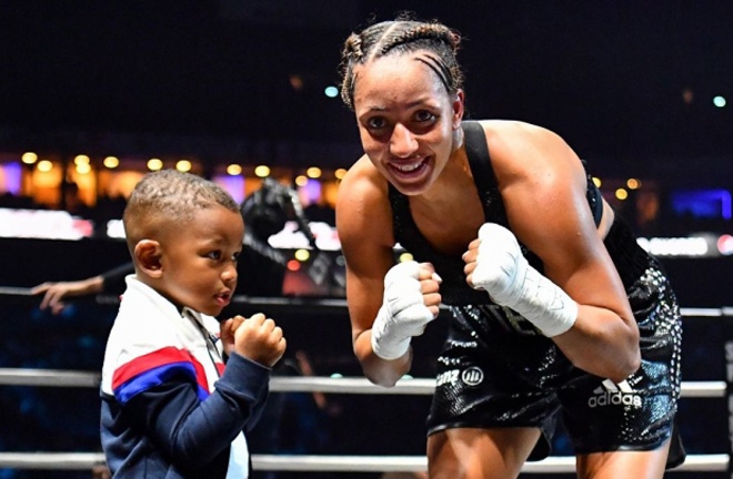 Estelle Yoka-Mossely remained undefeated with a unanimous decision victory over Emma Gongora Photo Credit: Boxing Scene