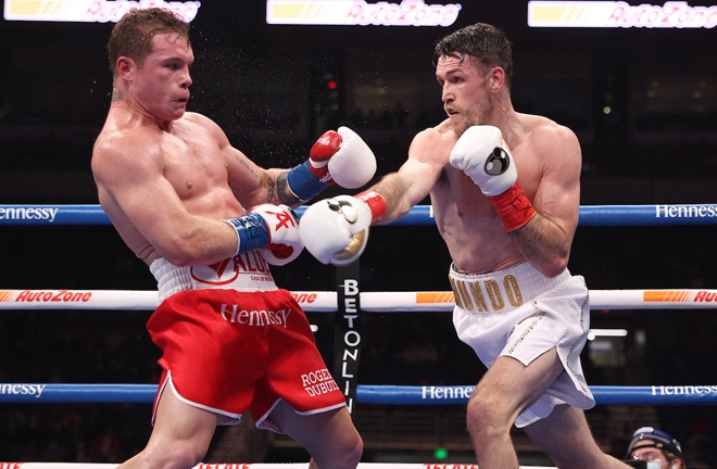 Canelo proved elusive and difficult for Smith to pin down Photo Credit: Ed Mulholland/Matchroom Boxing