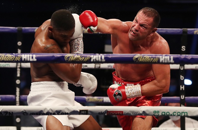 Pulev recovered and rallied back, having success in the middle rounds Photo Credit: Mark Robinson/Matchroom Boxing