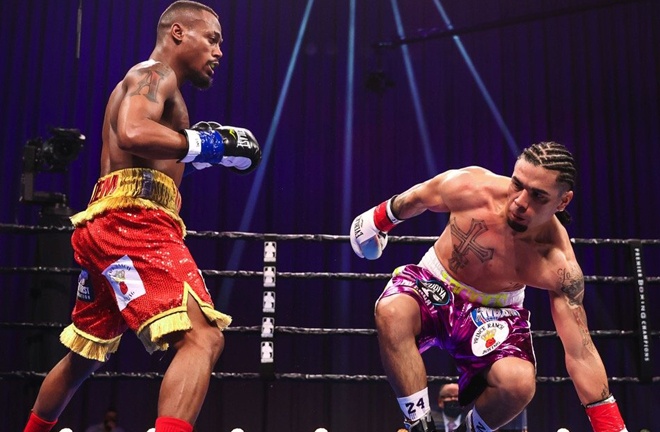 Raeese Aleem dropped Vic Pasillas on four occasions to claim the WBA Interim Super Bantamweight crown Photo Credit: Amanda Westcott/SHOWTIME