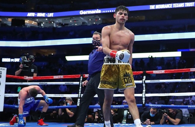 Garcia recovered from the knockdown to stop Campbell with a vicious body shot Photo Credit: Tom Hogan-Hogan Photos/Golden Boy