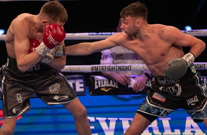 Gwynne and McComb shared a gruelling battle in Bolton Photo Credit: Scott Rawsthorne / MTK Global