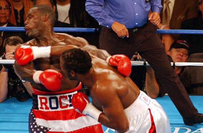 Lennox Lewis knocked out Hasim Rahman in their rematch 