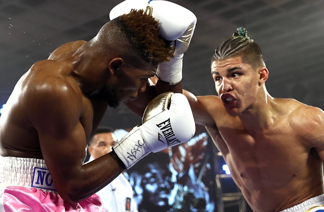 Xander Zayas continued his unbeaten streak with victory over James Martin Photo Credit: Mikey Williams/Top Rank via Getty Images