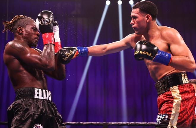 Benavidez dominated proceedings against the game Ellis Photo Credit: Amanda Westcott/SHOWTIME