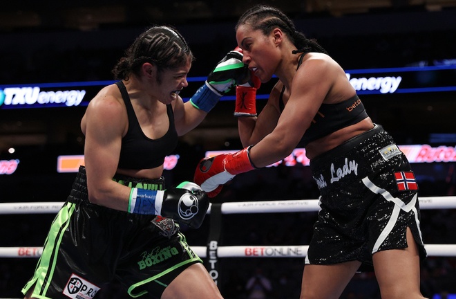 Jessica McCaskill claimed a second win over Cecilia Braekhus in their rematch Photo Credit: Ed Mulholland/Matchroom