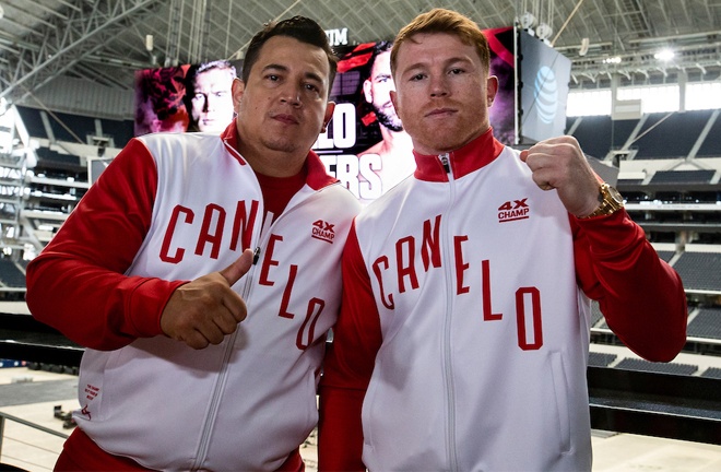 Canelo and Eddy Reynoso posed for photos after Saunders did not turn up for the head-to-head Photo Credit: Michelle Farsi/Matchroom