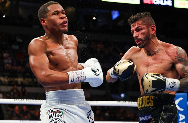 Linares appeared to stun Haney with a right hand in the tenth round Photo Credit: Ed Mulholland/Matchroom