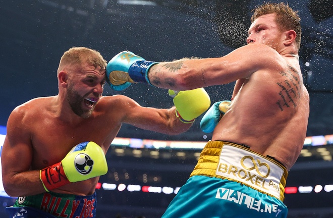 Saunders grew into the contest and had success in the middle rounds Photo Credit: Ed Mulholland/Matchroom