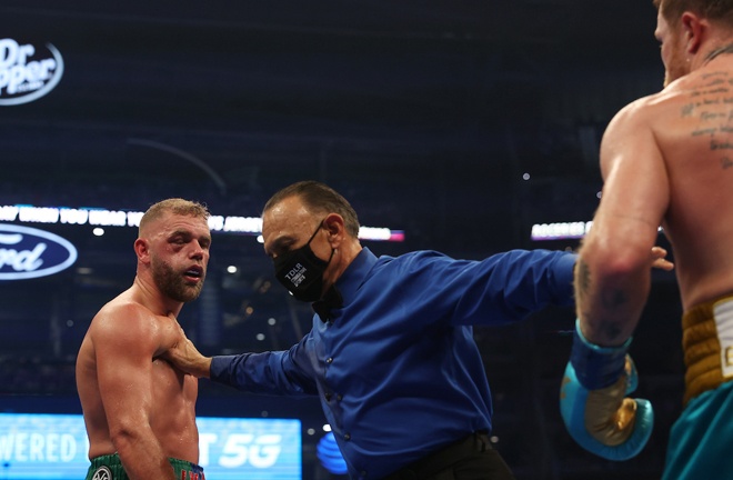 Saunders suffered a broken orbital bone to his right eye Photo Credit: Michelle Farsi/Matchroom