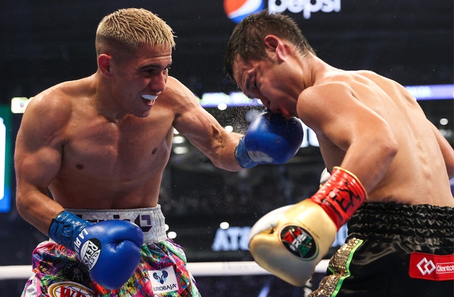 Elwin Soto defeated Katsunari Takayama, who was stopped in the ninth round by the referee Photo Credit: Ed Mulholland/Matchroom