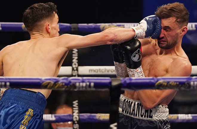 Davies on route to victory over Sean Cairns Photo Credit: Dave Thompson/Matchroom Boxing