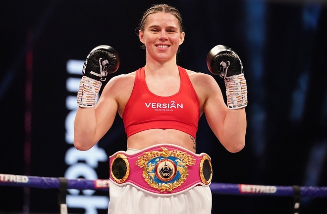 Hunter credits WBO Super Middleweight world champion, Savannah Marshall for her help in sparring Photo Credit: Dave Thompson/Matchroom Boxing