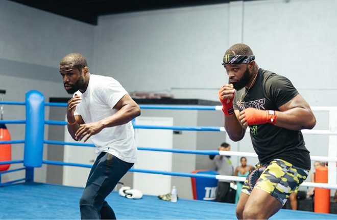 Woodley posted a picture on social media of him training alongside Floyd Mayweather Jr Photo Credit: @TWooodley Twitter